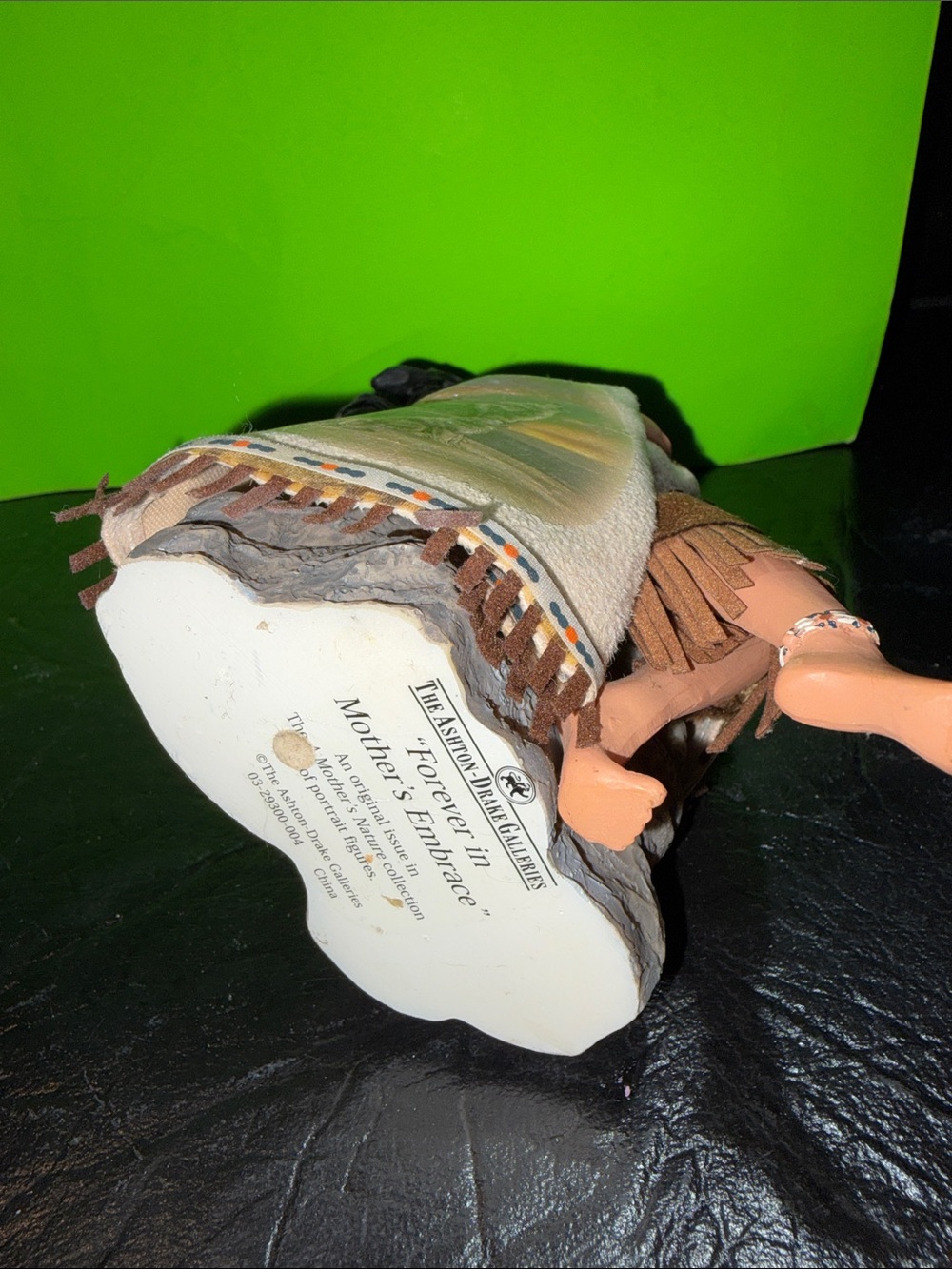 Handcrafted Native Mother and Child Figurine - Brown and Cream - Picture 3 of 11